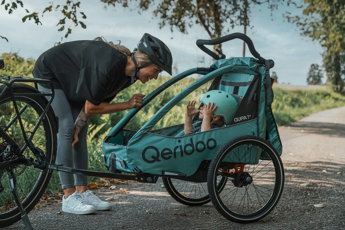 ☀️ Der Sommer verabschiedet sich langsam… aber wir sind noch nicht bereit für den Herbst! 🍂

Noch ein paar letzte Sonnenstrahlen einfangen, bevor die Tage wieder kürzer werden – natürlich gemeinsam mit dem QUPA Plus 🩵🚴‍♀️

Seid Ihr schon im Herbstmodus oder kämpft Ihr auch noch um jeden Sonnenstrahl? 😍
 Schreibt’s uns in die Kommentare! 🌞👇

#Qeridoo #QUPAPlus #Sommermomente #Herbstkommt #Fahrradanhänger #Familienzeit #GemeinsamUnterwegs