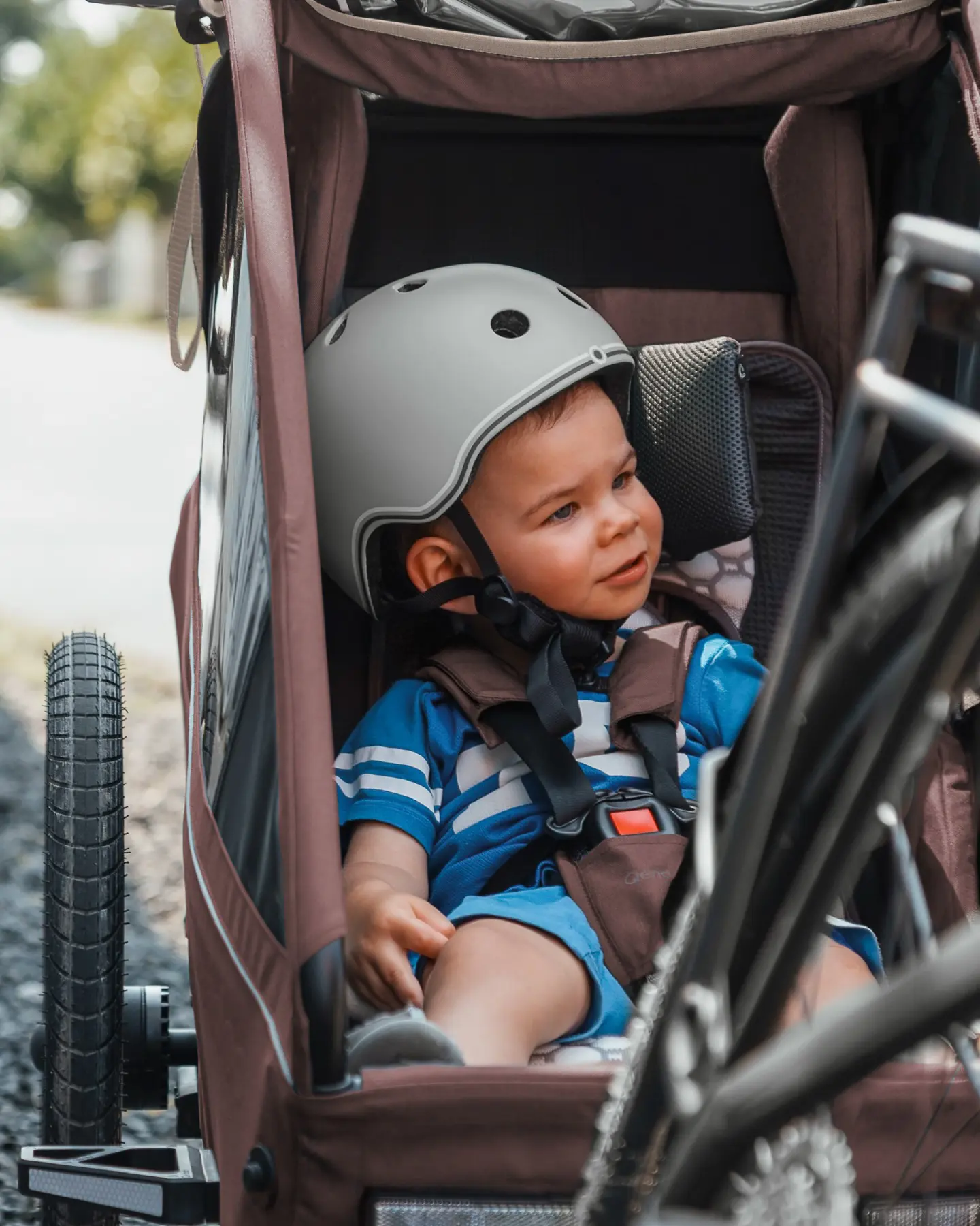 Hinten sitzt der VIP 😎💜
Während Du strampelst, genießt Dein kleiner Passagier die beste Aussicht im Kidgoo Wildberry Violet.
Fairer Deal, oder?

Ein Look, der einfach zu jedem kleinen Abenteuer passt. 🚲✨

#qeridoo #kidgoo #familyride #dadlife #momlife