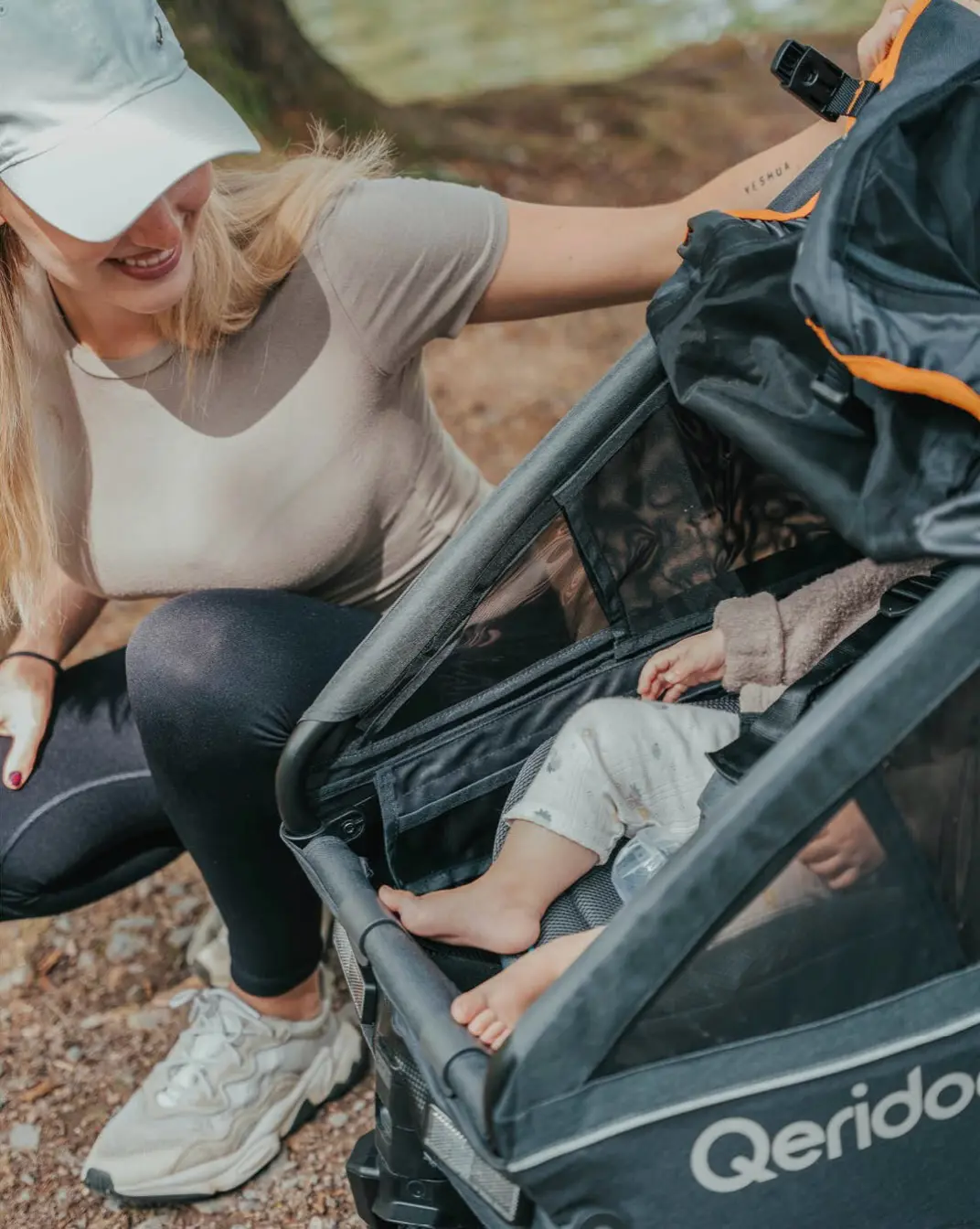 Die schönsten Abenteuer sind die, die wir gemeinsam erleben. 🧡
Und jetzt seid Ihr gefragt:
Was darf bei Euren Touren mit Kind auf keinen Fall fehlen? 👀
