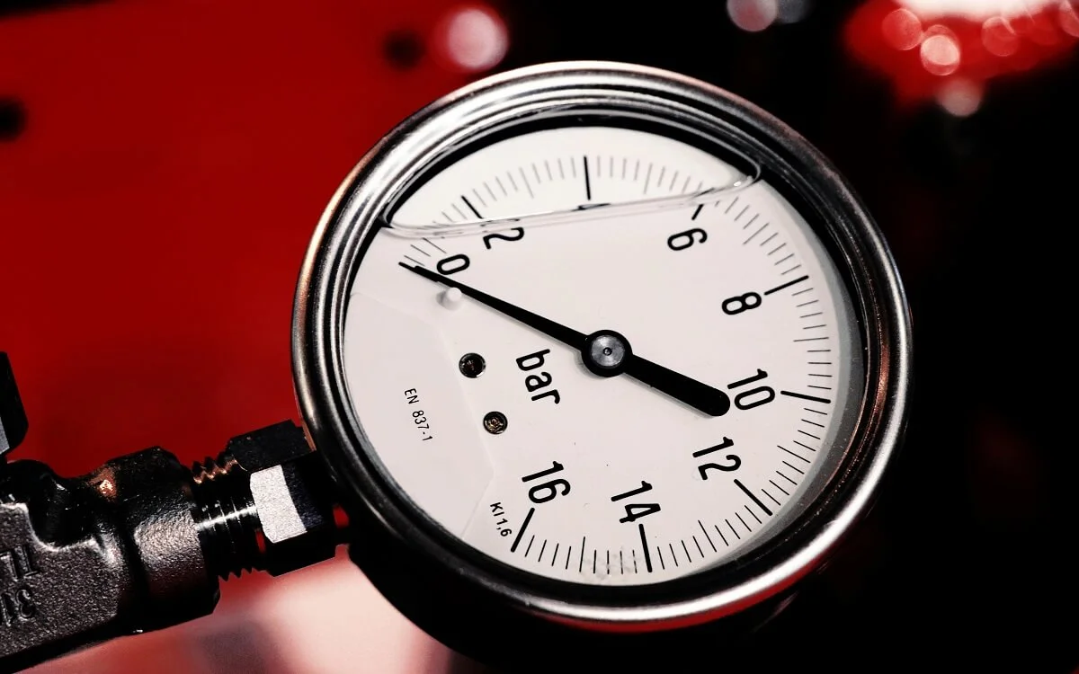 Bild Luftdruck beim Qeridoo Fahrradanhänger messen